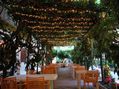 Albergo Lavagnese Лаваня Екстериор снимка