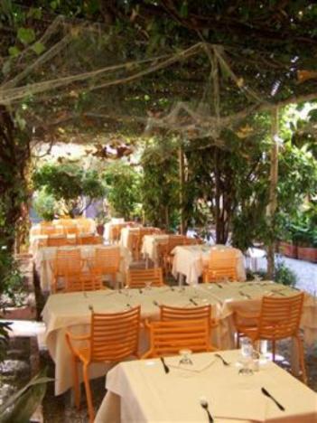 Albergo Lavagnese Лаваня Екстериор снимка